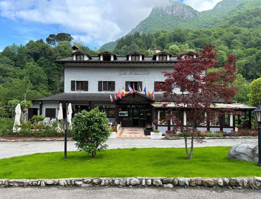 Hotel Al Verde Манделло-дель-Ларио Экстерьер фото