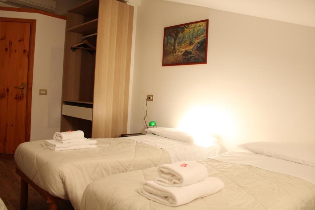 Hotel Al Verde Манделло-дель-Ларио Экстерьер фото