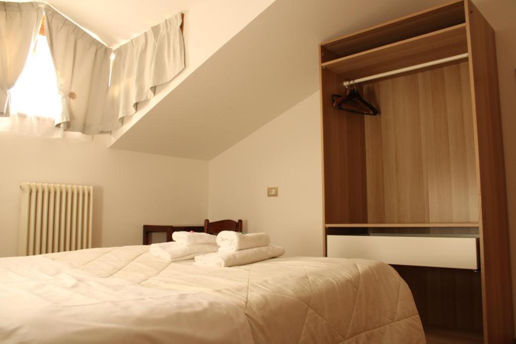 Hotel Al Verde Манделло-дель-Ларио Экстерьер фото