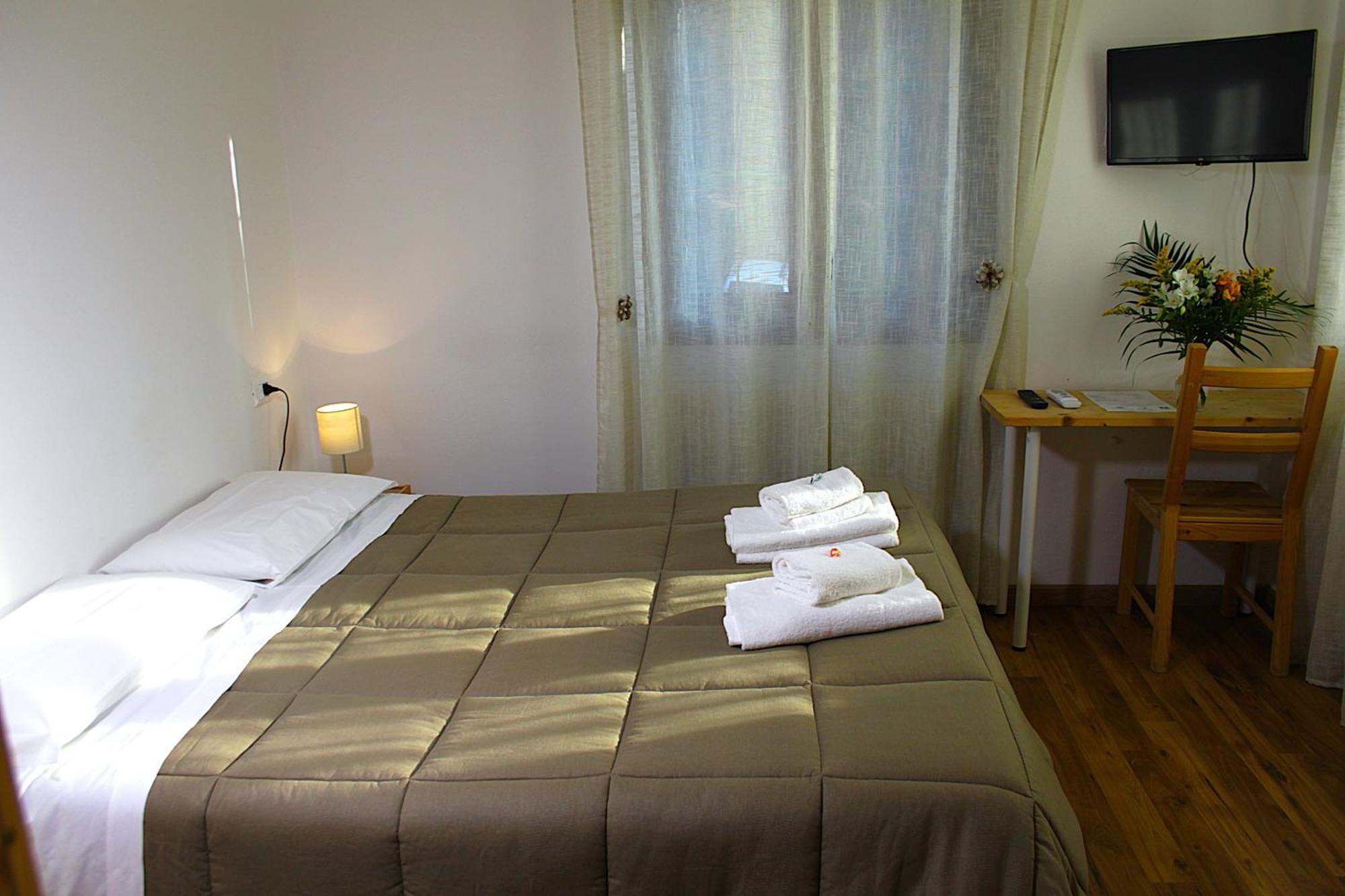 Hotel Al Verde Манделло-дель-Ларио Экстерьер фото
